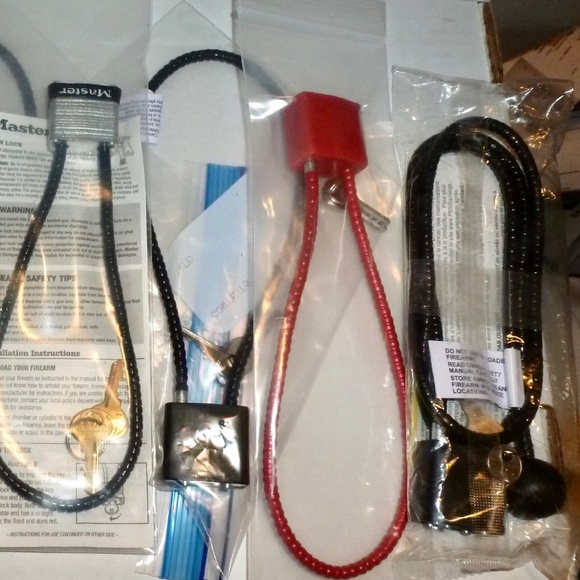 Lot 7 Assorted Gun / Handgun / Pistol Safety Cable Locks With 2 Keys - As Shown - Picture 2 of 2